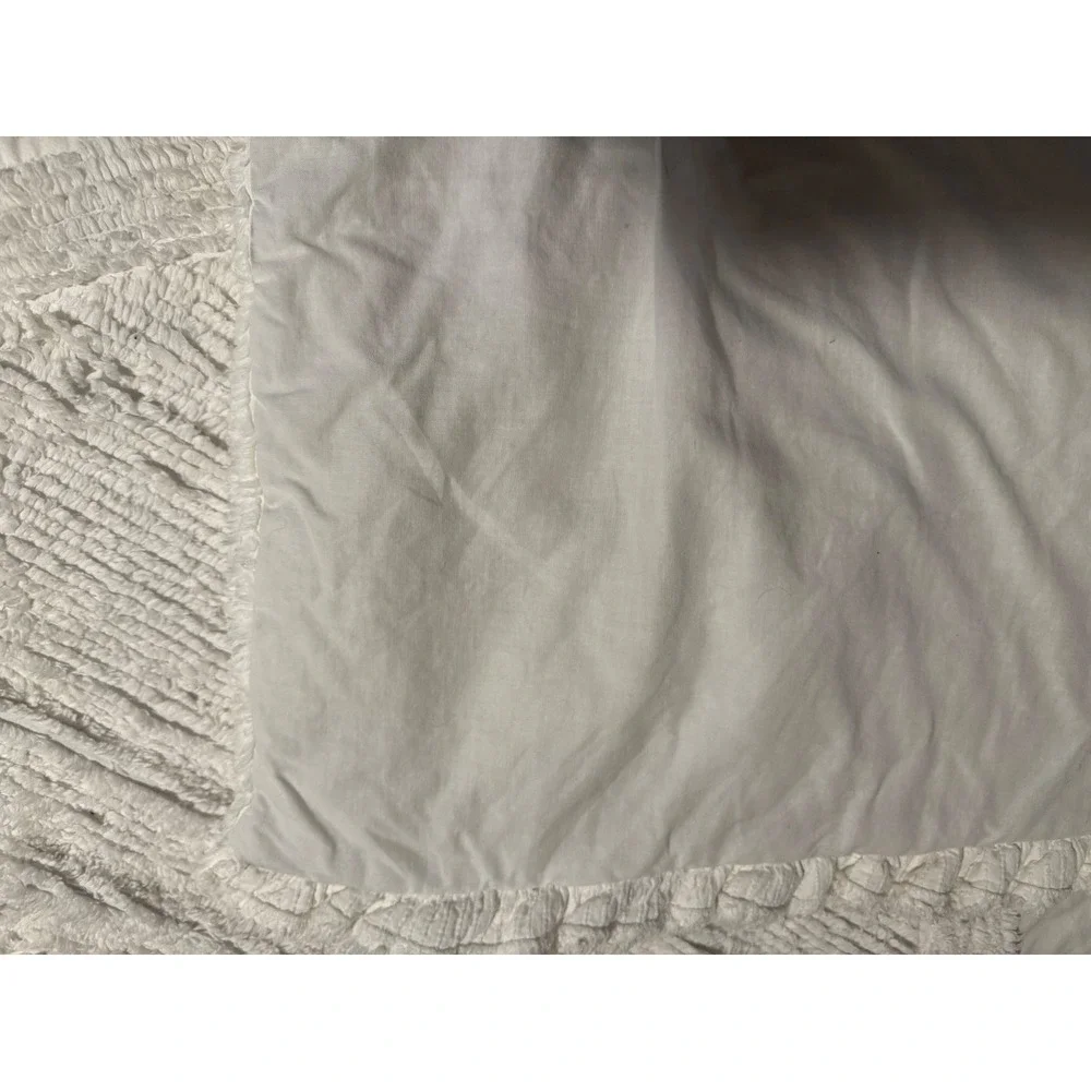 Vintage Lined White Tufted Chenille Bedspread; Twin or Twin XL; 64